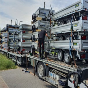 PKW-Anhaenger-Transport-transportieren-Spedition 2