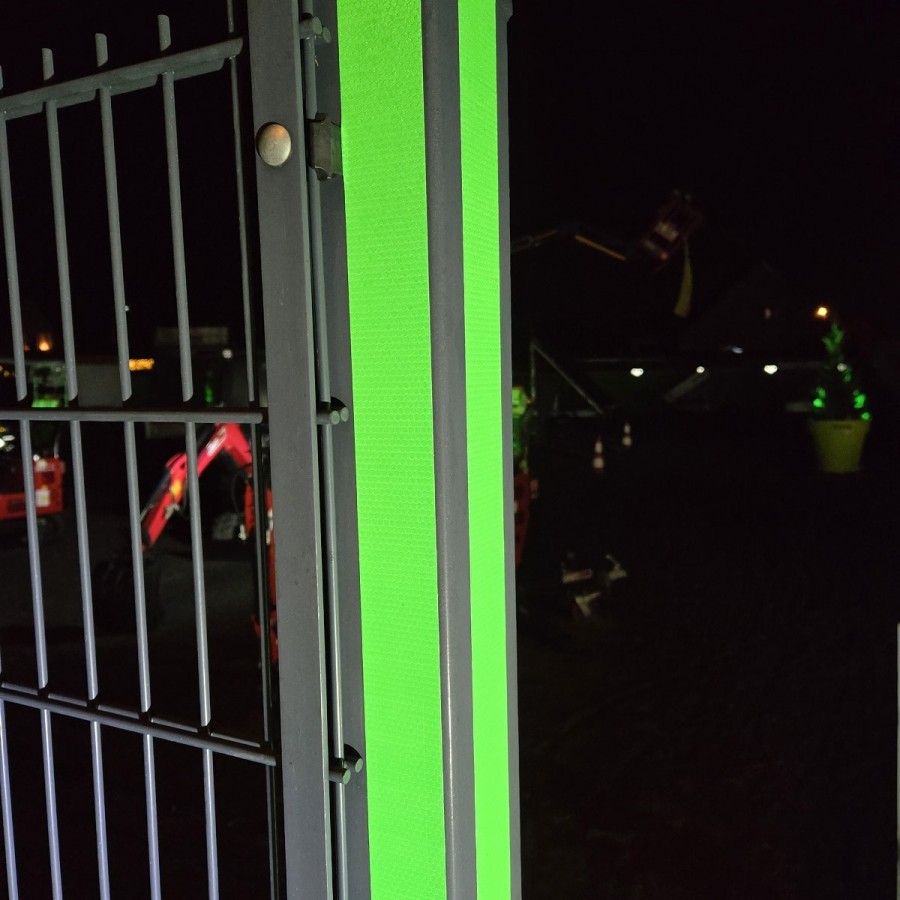 Reflektor-Klebeband-fuer-Aussenbereich-neon-gruen-leuchtend-1