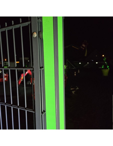 Reflektor-Klebeband-fuer-Aussenbereich-neon-gruen-leuchtend-1