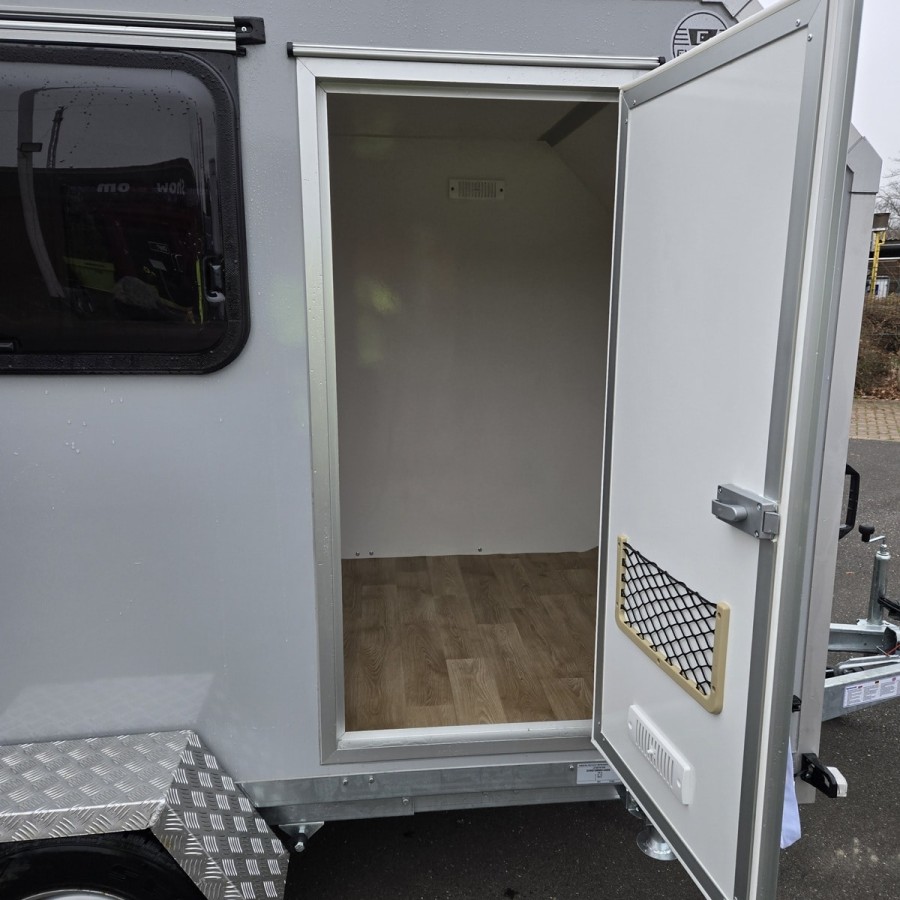CRAFTMAX-Campinganhaenger-750kg-gebremst-Anhaenger-3.00x1.50x1.80m-mit-Klappe-nach-oben-2-Fenster-Tuer-100kmh-13