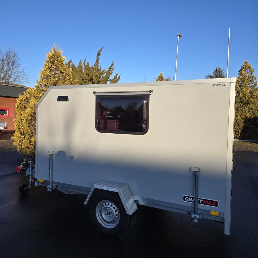 Campinganhaenger-750kg-gebremst-Anhaenger-3.00x1.50x1.80m-mit-Klappe-nach-oben-2-Fenster-Tuer-100kmh-2