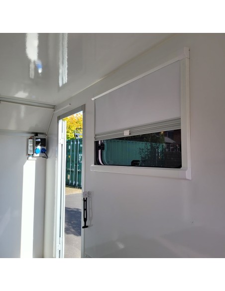 CRAFTMAX-Campinganhaenger-750kg-gebremst-Anhaenger-3.00x1.50x1.80m-mit-Klappe-nach-oben-2-Fenster-Tuer-100kmh-12