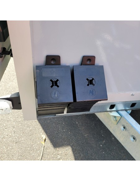 CRAFTMAX-Campinganhaenger-750kg-gebremst-Anhaenger-3.00x1.50x1.80m-mit-Klappe-nach-oben-2-Fenster-Tuer-100kmh-7