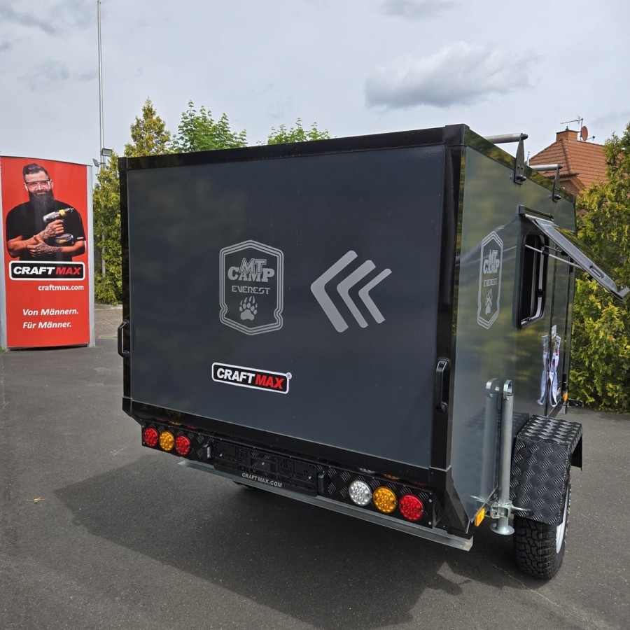 CRAFTMAX-OffRoad-Mini-Campinganhaenger-1000kg-ohne-Zwischenwand-mit-geschlossener-Heckklappe-Tuer-2-Fenster-100kmh-10