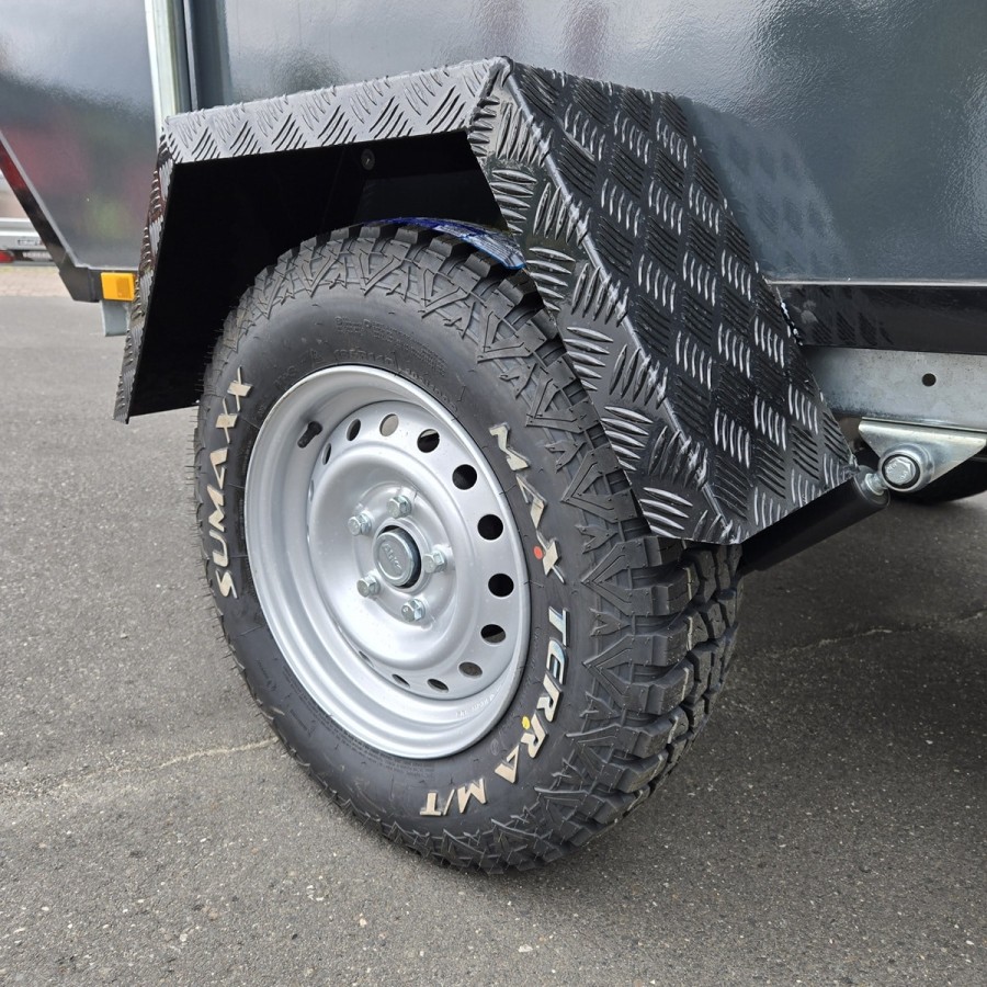 CRAFTMAX-OffRoad-Mini-Campinganhaenger-1000kg-ohne-Zwischenwand-mit-geschlossener-Heckklappe-Tuer-2-Fenster-100kmh-15