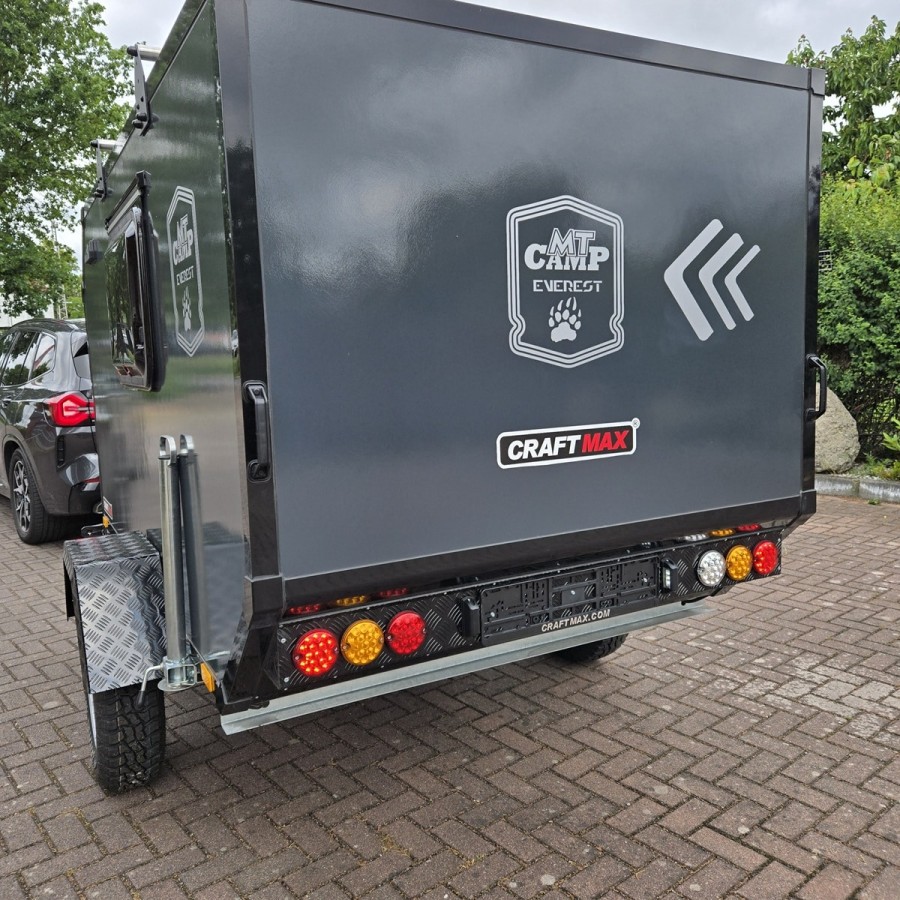 CRAFTMAX-OffRoad-Mini-Campinganhaenger-1000kg-ohne-Zwischenwand-mit-geschlossener-Heckklappe-Tuer-2-Fenster-100kmh-19