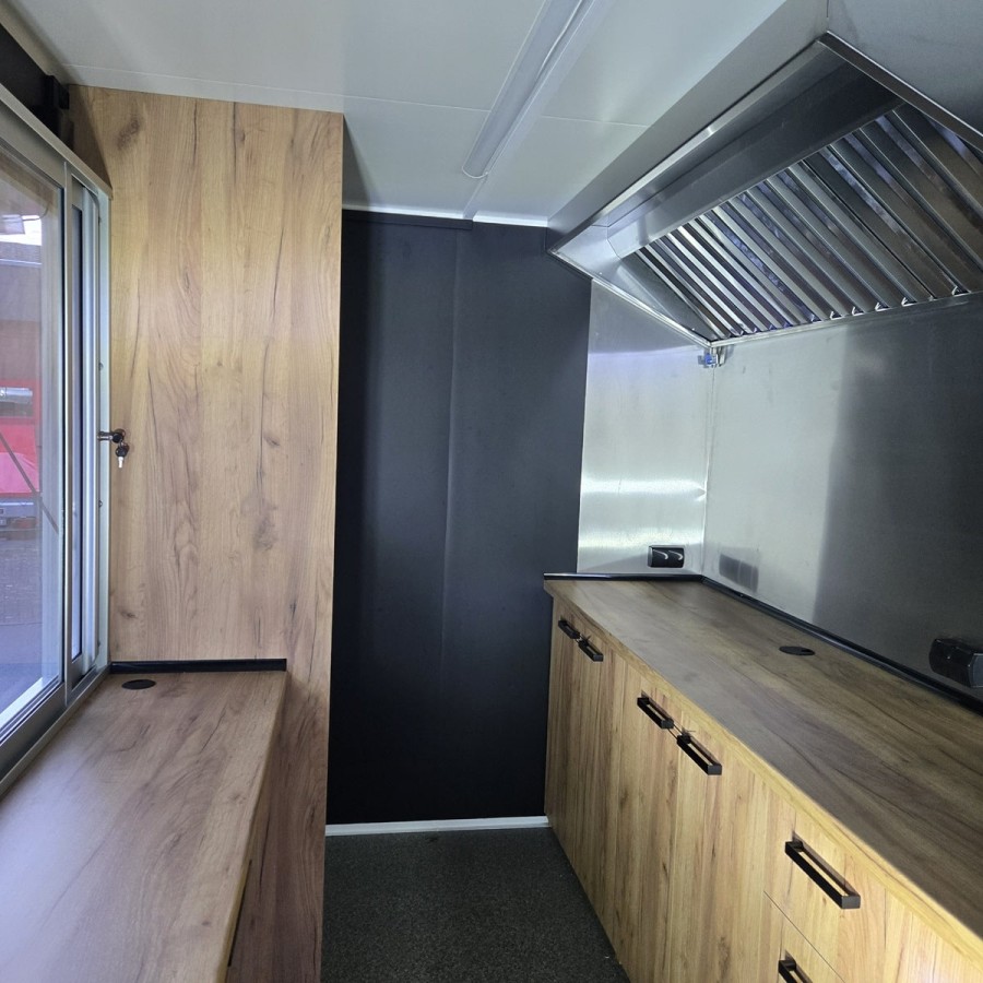 Verkaufsanhaenger-Foodtrailer-1350-3.45x1.96x2.19m-Thermo-Sandwichpanele-mit-Einbaumoebel-Abzughaube-E-Anschluss-16