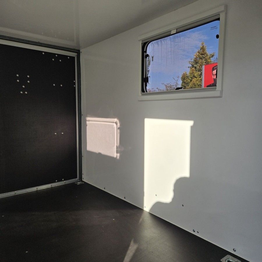 CRAFTMAX®-MotoCamp®-1300-Thermo-Koffer-mit-Laderampe-Tuer-2-Fenster-Sandwichplatten-3.60x1.50x1.80m-100kmh-6