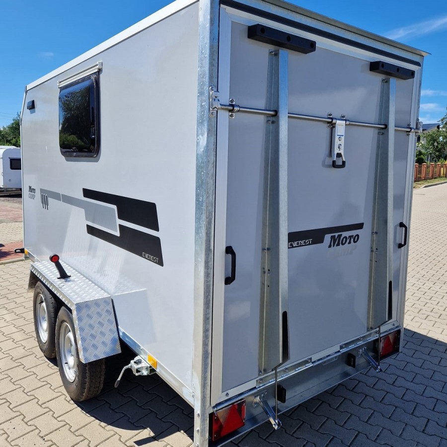1300-Tandem-Thermo-Koffer-mit-Laderampe-Tuer-2-Fenster-Sandwichplatten-3.60x1.50x1.80m-100kmh-2
