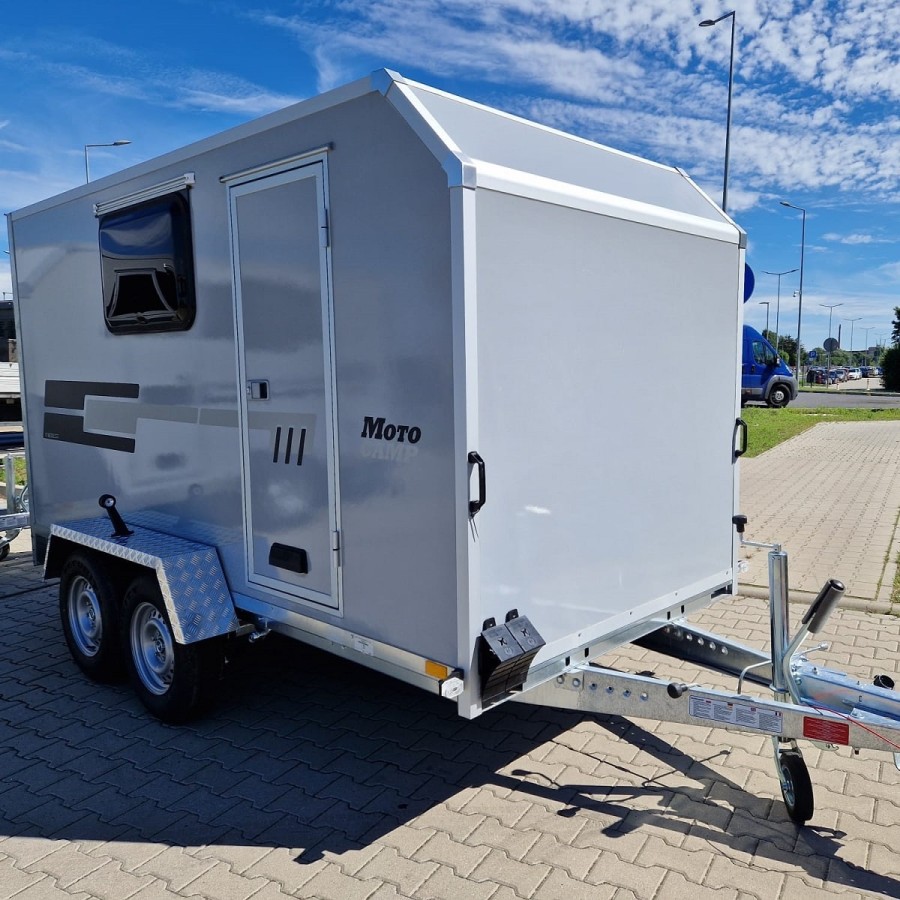 1300-Tandem-Thermo-Koffer-mit-Laderampe-Tuer-2-Fenster-Sandwichplatten-3.60x1.50x1.80m-100km-h