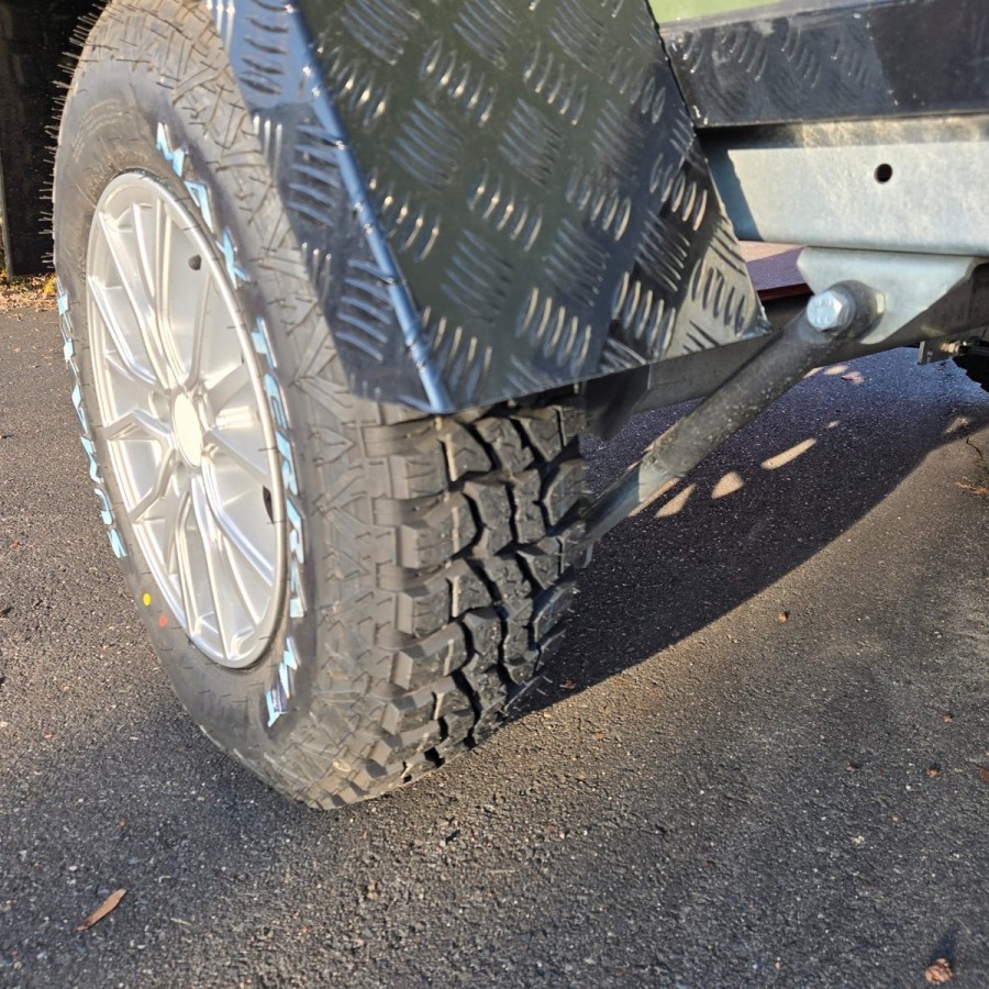 CRAFTMAX-OffRoad-Camping-Anhaenger-1300kg-Einachs-3.00x1.50x1.80m-mit-Klappe-nach-oben-Fenster-Tuer-100kmh-13