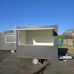 Verkaufsanhaenger-Foodtrailer-1350-3.00x2.00x2.20m-Thermo-Sandwichpanele-mit-grosser-Verkaufsklappe-Stuetzen-gebremst-1