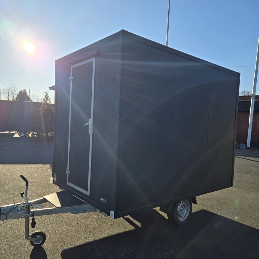 Verkaufsanhaenger-Foodtrailer-1350-3.00x2.00x2.20m-Thermo-Sandwichpanele-mit-grosser-Verkaufsklappe-Stuetzen-gebremst-4