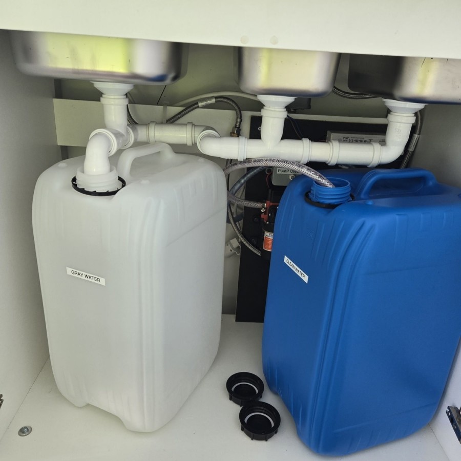 Verkaufsanhaenger-1500-Tandem-4.00x2.00x2.20m-Thermo-Sandwichpanele-mit-Dunstabzug-Waschtisch-Elektropaket-230480V-100kmh-10