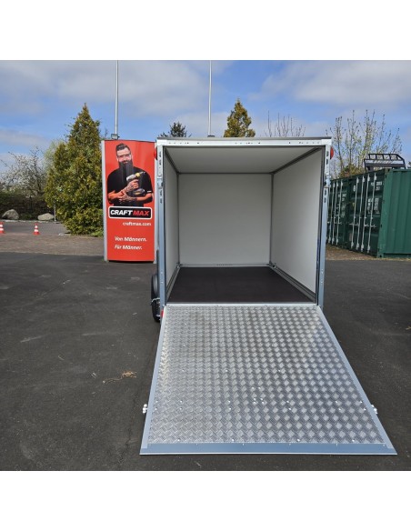 STEMA-STPK-O13-25-15.1.P15.1-Kofferanhaenger-mit-Rampe-1300kg-gebremst-2.55×1.57×1-1