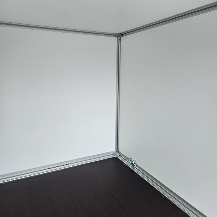 STEMA-STPK-O13-25-15.1.P15.1-Kofferanhaenger-mit-Rampe-1300kg-gebremst-2.55×1.57×1-2