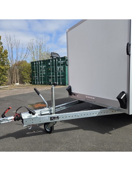 STEMA-STPK-O13-25-15.1.P15.1-Kofferanhaenger-mit-Rampe-1300kg-gebremst-2.55×1.57×1-5