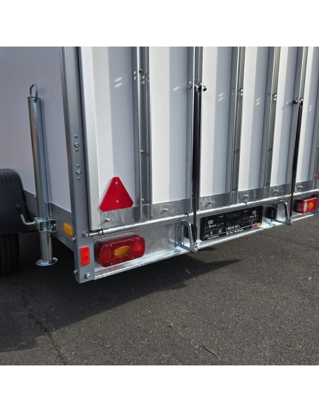 STEMA-STPK-O2-13-25-18.1.P15.1-Kofferanhaenger-mit-Rampe-1300kg-gebremst-2.55×1.87×1-9