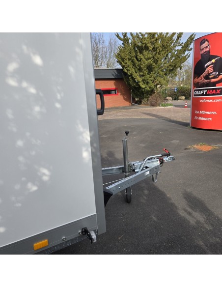 STEMA-STPK-O2-13-25-18.1.P15.1-Kofferanhaenger-mit-Rampe-1300kg-gebremst-2.55×1.87×1-3