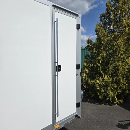 STEMA-STPK-O2-15-30-18.1.P18.1-Kofferanhaenger-Fenster-Tuer-Rampe-1500kg-3.05×1.87×1-6