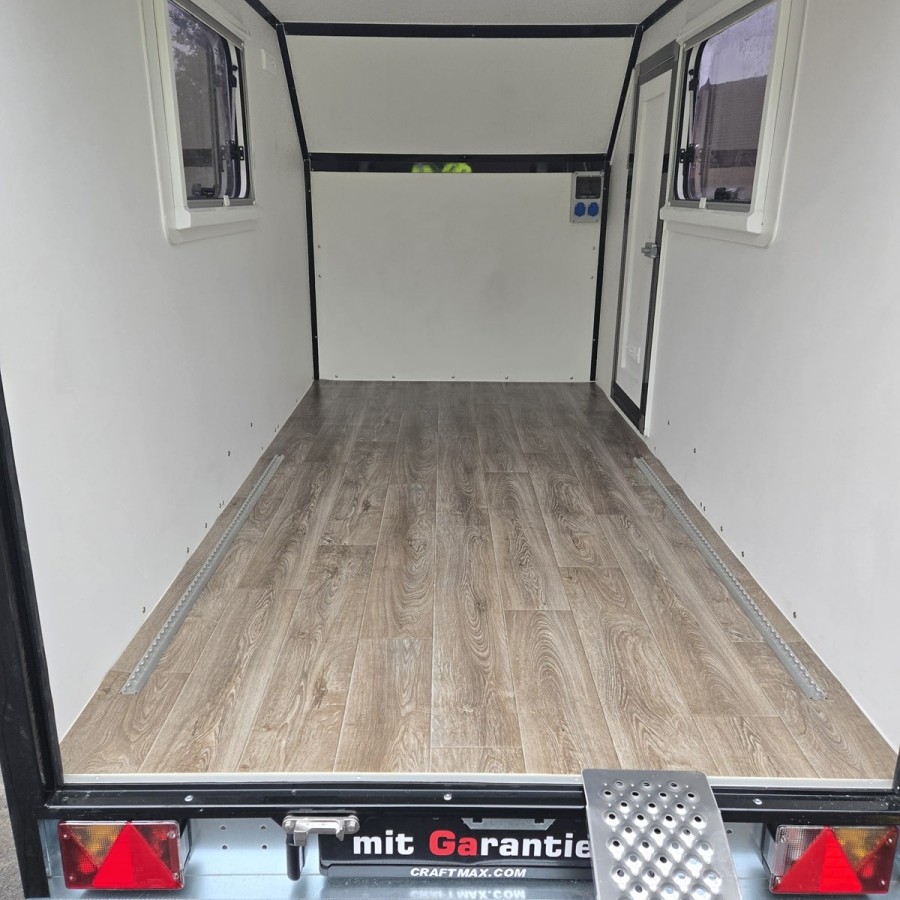 CRAFTMAX-OffRoad-750-miniCampinganhaenger-blackEdition-PKW-Anhaenger-3.05x1.47x1.60m-Fluegeltuer-2-Fenster-Tuer-E-Paket-100kmh-g