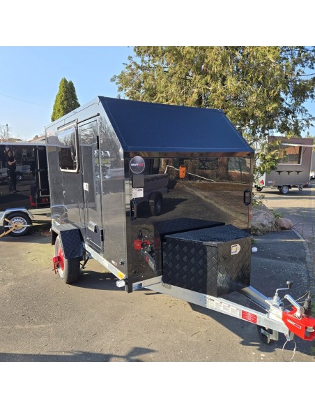 OffRoad-Camping-Anhaenger-750kg-blackEdition-3.05x1.47x1.60m-Fluegeltuer-2-Fenster-Tuer-E-Paket-100kmh-ungebremst-2