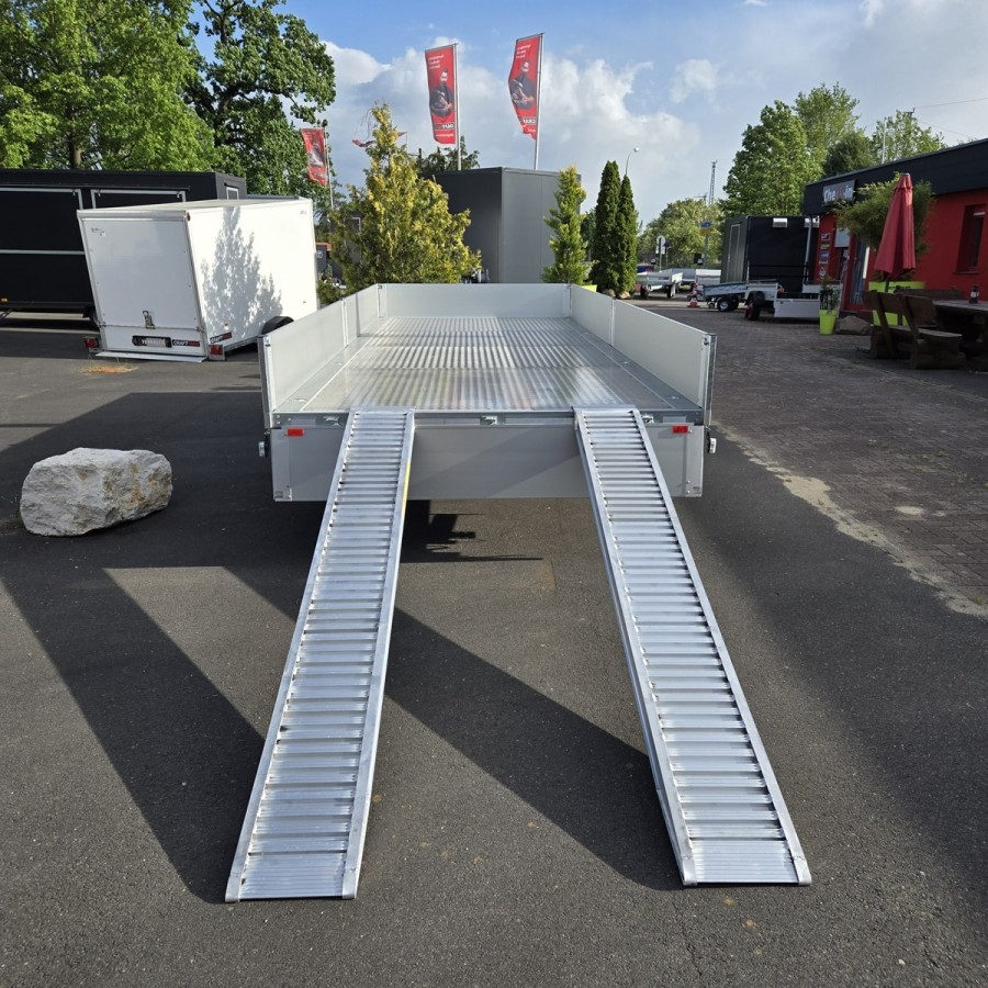 CRAFTMAX-3500-ALU-Pritschenhochlader-Siebdruckplatte-mit-Aluminium-Riffelblech-Auffahrrampenpaket-mit-2