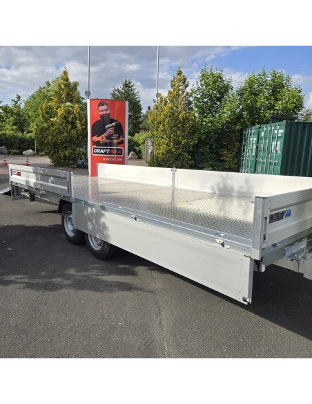 CRAFTMAX-3500-ALU-Pritschenhochlader-Siebdruckplatte-mit-Aluminium-Riffelblech-Auffahrrampenpaket-mit-6