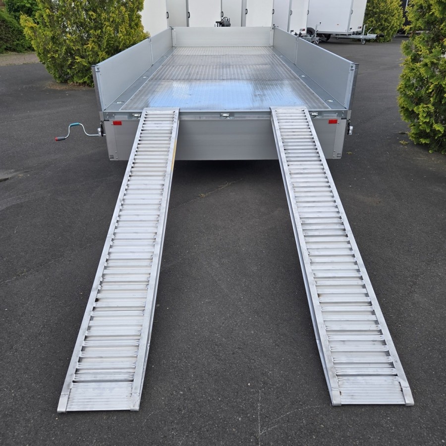 CRAFTMAX-3500-ALU-Pritschenhochlader-Siebdruckplatte-mit-Aluminium-Riffelblech-Auffahrrampenpaket-mit-17