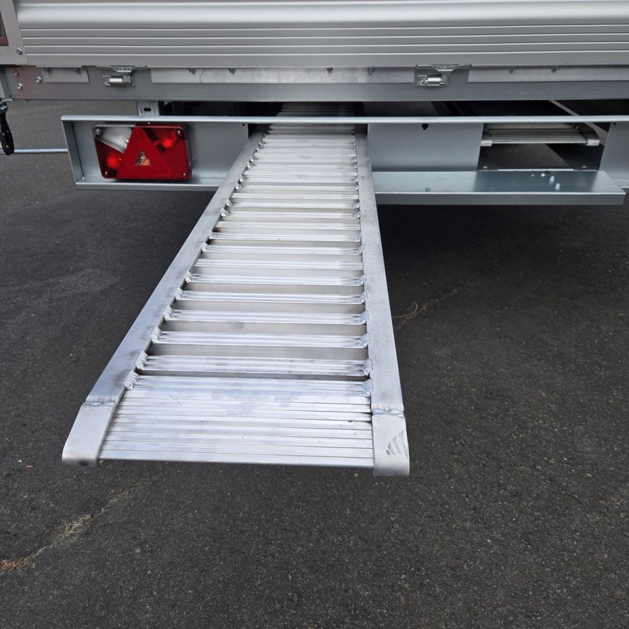 CRAFTMAX-3500-ALU-Pritschenhochlader-Siebdruckplatte-mit-Aluminium-Riffelblech-Auffahrrampenpaket-mit-24