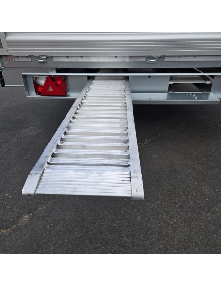 CRAFTMAX-3500-ALU-Pritschenhochlader-Siebdruckplatte-mit-Aluminium-Riffelblech-Auffahrrampenpaket-mit-24