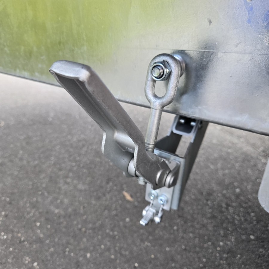 CRAFTMAX-3500-ALU-Pritschenhochlader-Siebdruckplatte-mit-Aluminium-Riffelblech-Auffahrrampenpaket-mit-26