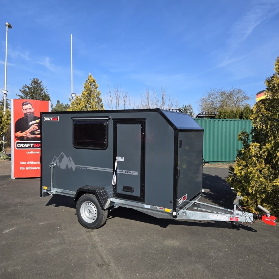 CRAFTMAX-OffRoad-line®-750-miniCamp-PKW-Anhaenger-3.05x1.47x1.60m-mit-Klappe-nach-oben-2-Fenster-Tuer-E-Paket-100kmh-gebremst-1