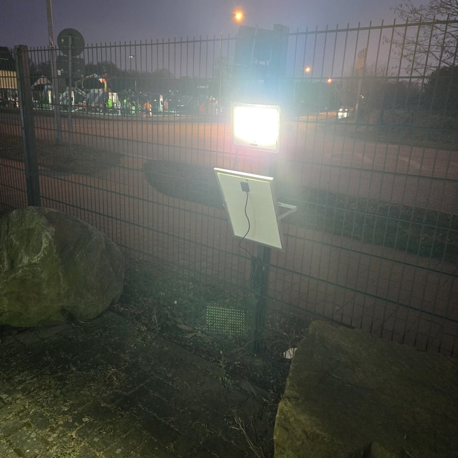 1.000W-Solar-Flutlichtstrahler-superhell-fuer-Aussen-1