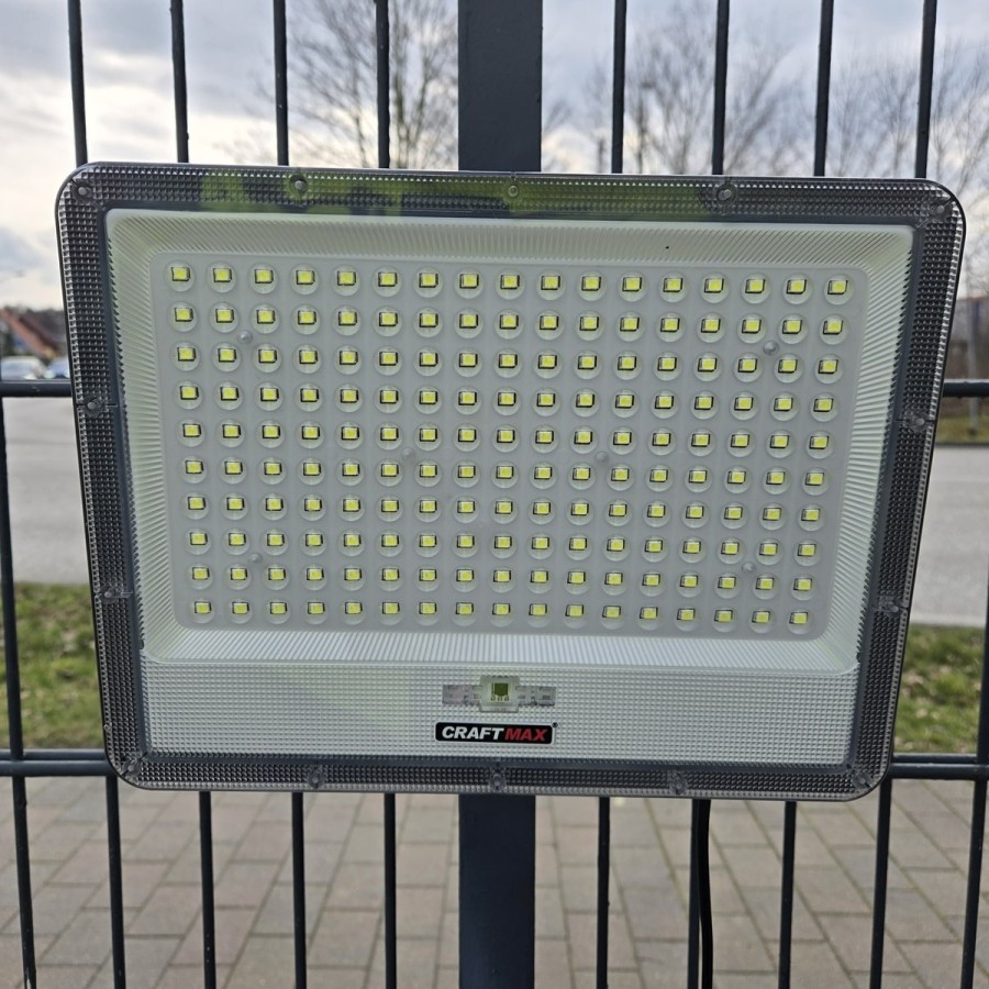 CRAFTMAX-1.000W-Solar-Flutlichtstrahler-superhell-fuer-Aussen-mit-grossem-Solarpanel-Kaltweiss-6.000K-40.000-Lumen-30-2