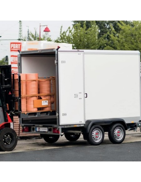 STEMA-Titelfoto-Tandem-Koffer-S-Box-Sandwich-Paneele-100kmh