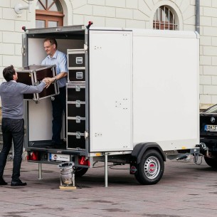 STEMA-Einachs-S-Box-Thermo-Sandwich-Aufbau-mit-GFK-Oberschicht-1300kg-100kmh-Titel 2