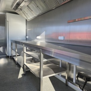 Verkaufsanhaenger-Tandem-2700-Edelstahl-Gastro-voll-ausgestattet-4.20x2.20x2.30m-Thermo-Sandwichpanele-E-Paket-1 2