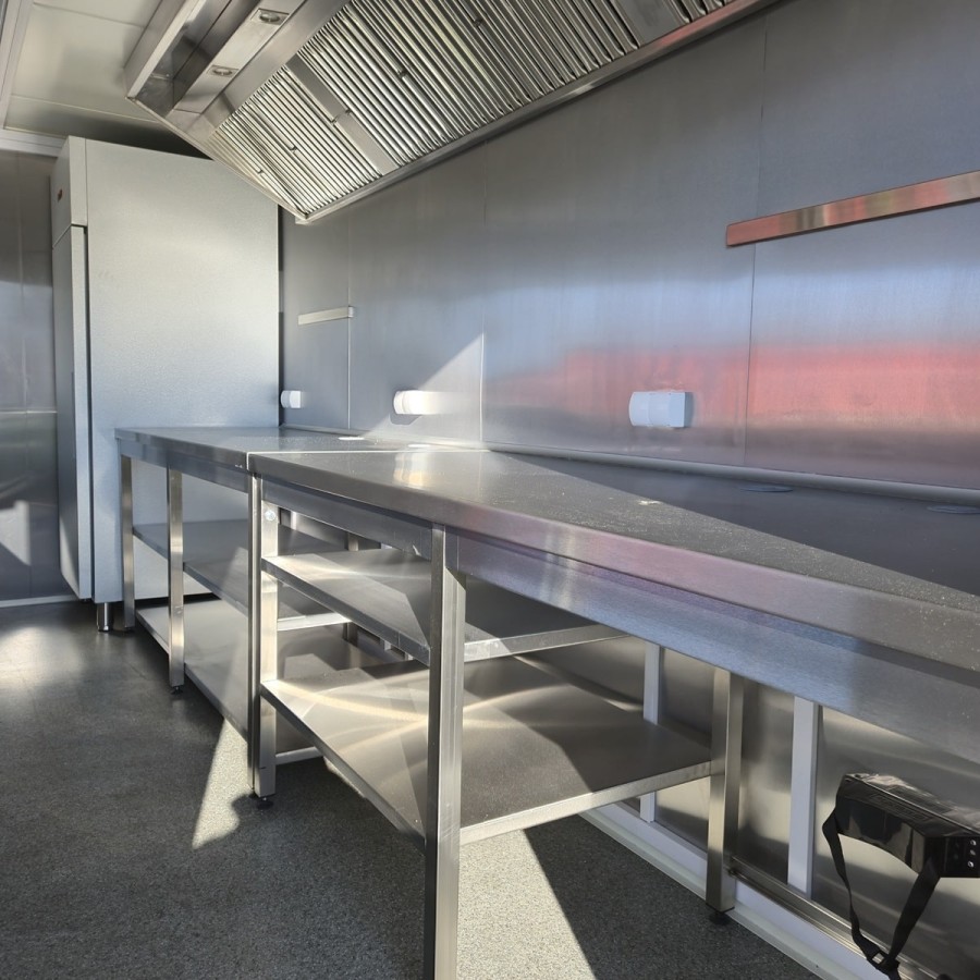 Verkaufsanhaenger-Tandem-2700-Edelstahl-Gastro-voll-ausgestattet-4.20x2.20x2.30m-Thermo-Sandwichpanele-E-Paket-8