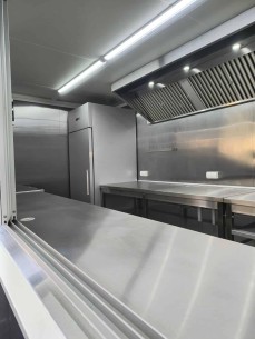CRAFTMAX-Verkaufsanhaenger-Tandem-2700kg-Gastro-voll-ausgestattet-1 2