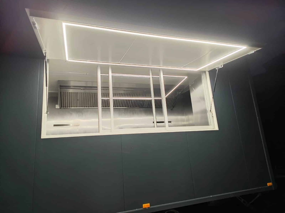CRAFTMAX-Verkaufsanhaenger-2700-Gastro-voll-ausgestattet-2700kg-Tandem-1
