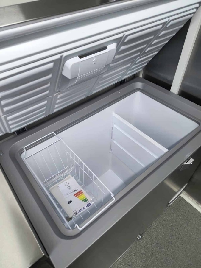 CRAFTMAX-Verkaufsanhaenger-2700-Gastro-voll-ausgestattet-2700kg-Tandem-5