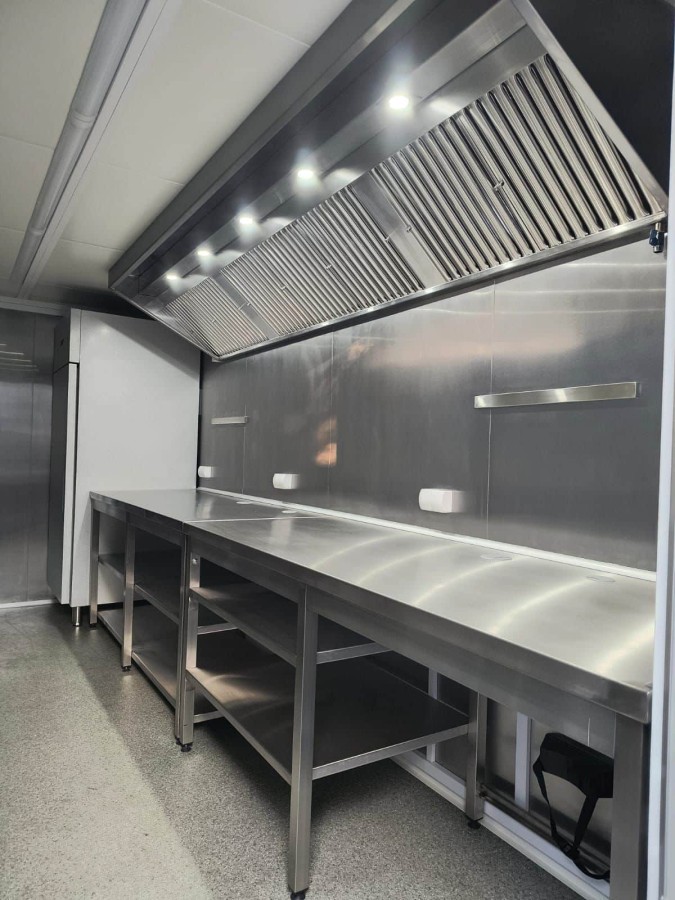 CRAFTMAX-Verkaufsanhaenger-2700-Gastro-voll-ausgestattet-2700kg-Tandem-12