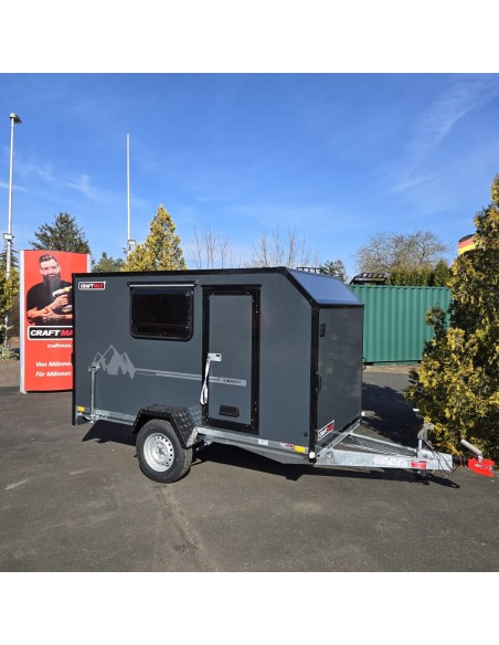 CRAFTMAX-OffRoad-line®-750-miniCamp-PKW-Anhaenger-3.05x1.47x1.60m-mit-Klappe-nach-oben-2-Fenster-Tuer-E-Paket-100kmh-gebremst-1