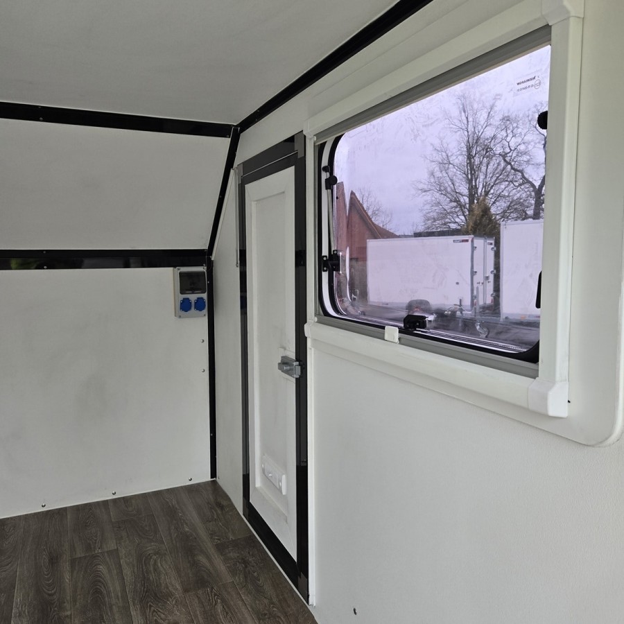 CRAFTMAX-OffRoad-750-miniCampinganhaenger-blackEdition-PKW-Anhaenger-3.05x1.47x1.60m-Fluegeltuer-2-Fenster-Tuer-E-Paket-100kmh-g