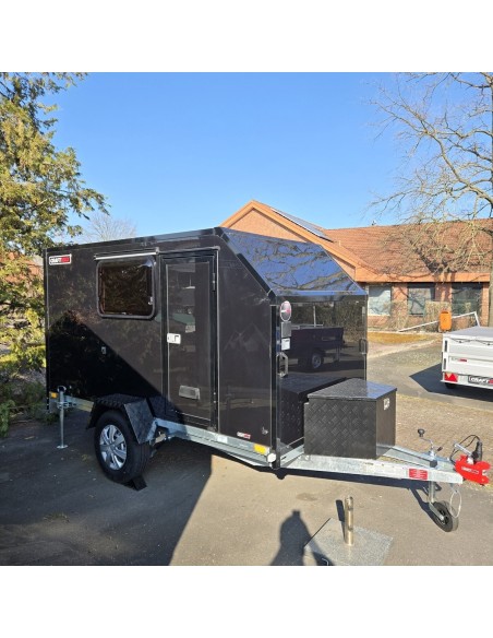 OffRoad-Camping-Anhaenger-750kg-blackEdition-3.05x1.47x1.60m-Fluegeltuer-2-Fenster-Tuer-E-Paket-100kmh-ungebremst-2