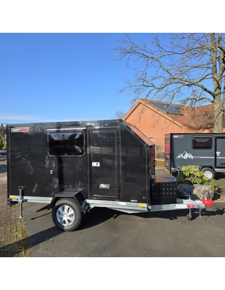 OffRoad-Camping-Anhaenger-750kg-blackEdition-3.05x1.47x1.60m-Fluegeltuer-2-Fenster-Tuer-E-Paket-100kmh-ungebremst-3