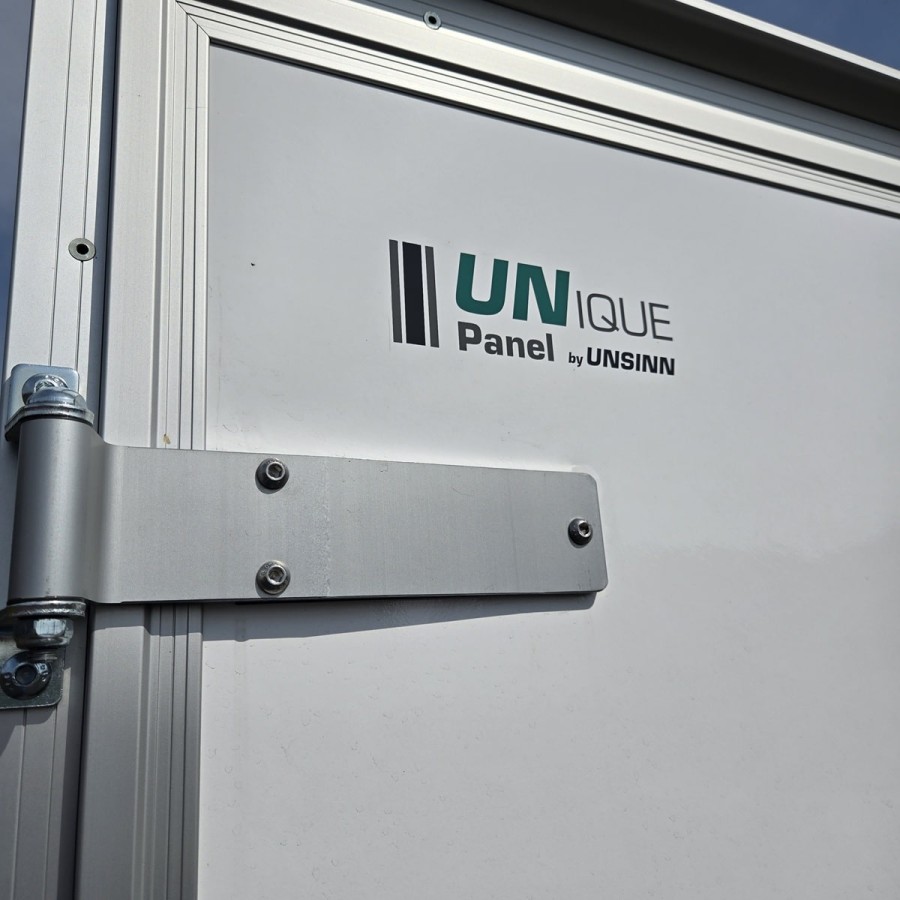 UNSINN-Unique-1400-Kofferanhaenger-UKU-301519-14-14-mit-Doppeltuer-GFK-Oberflaeche-Lichtdach-Innenleuchte-Stuetzen-8