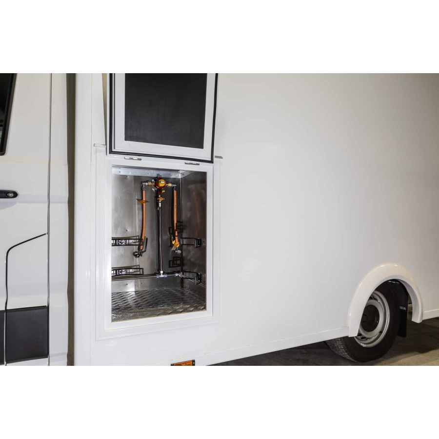 MAN-TGE-3.180-2.0-TDI-130KW-Foodtruck-Edelstahl-Gastro-voll-ausgestattet-22