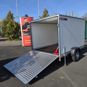 CRAFTMAX-Kofferanhaenger-1300-mit-Rampe-2.55×1.87x1.54m-gebremst-1